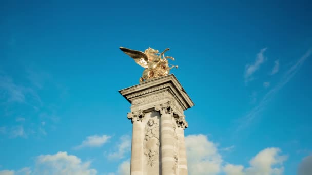 Alexander III bridge golden monument — Stock Video