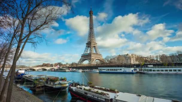 Paisaje urbano de París con torre Eiffel — Vídeos de Stock