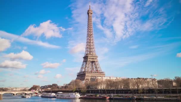 Paisaje urbano de París con torre Eiffel — Vídeos de Stock