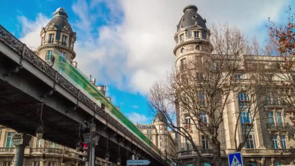 City traffic on Paris street — Stock Video