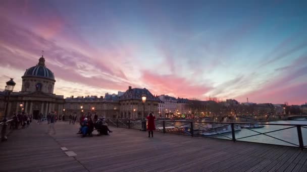 Traffico cittadino sulla strada di Parigi — Video Stock