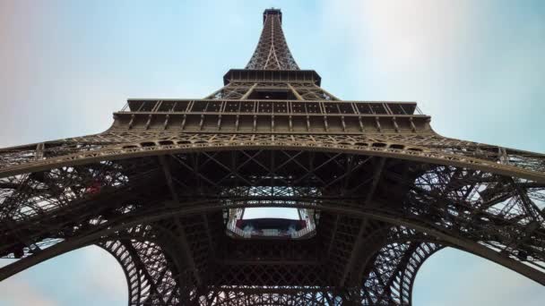Turisti alla Torre Eiffel — Video Stock
