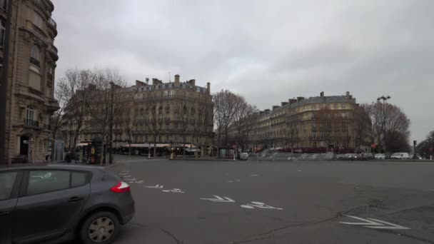 Tráfego urbano na rua Paris — Vídeo de Stock