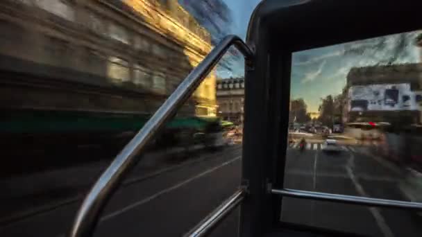 Sightseeing busstur på Paris-gatan — Stockvideo