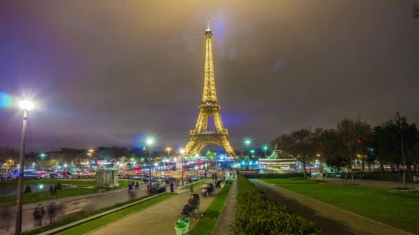 Eiffel torony Párizsban — Stock videók