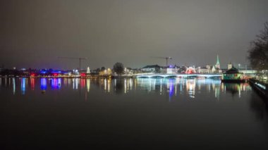 Akşam Zürih'in merkezinde Limmat Nehri