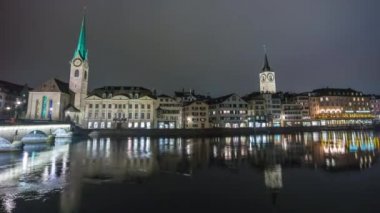 Akşam Zürih'in merkezinde Limmat Nehri
