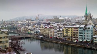 Zürih'in merkezinde Limmat Nehri 