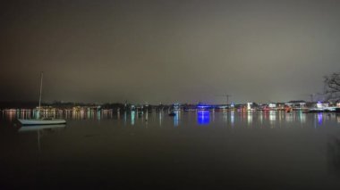 Akşam Zürih'in merkezinde Limmat Nehri