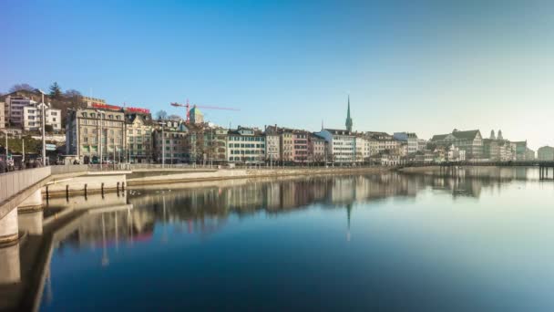 Río Limmat en el centro de Zurich — Vídeo de stock