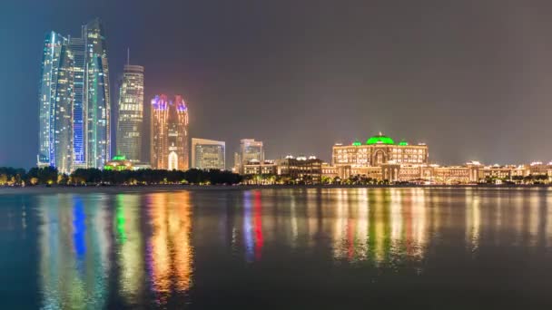 Panoramisch uitzicht stad Abu Dhabi — Stockvideo