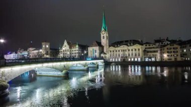 Akşam Zürih'in merkezinde Limmat Nehri