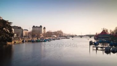 Zürih'in merkezinde Limmat Nehri 