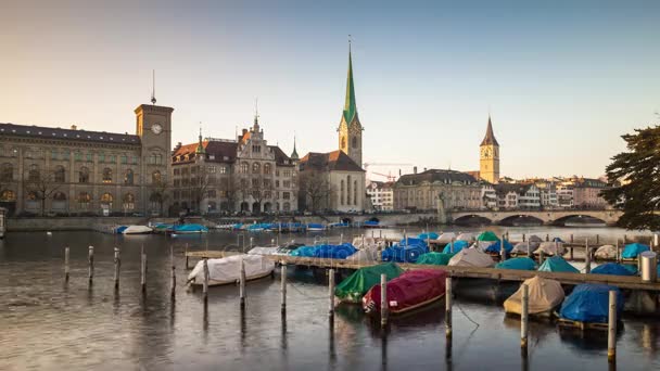 Rzeki Limmat w centrum Zurychu — Wideo stockowe
