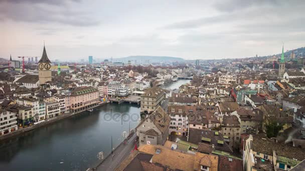 A Limmat folyó központjában Zürich — Stock videók