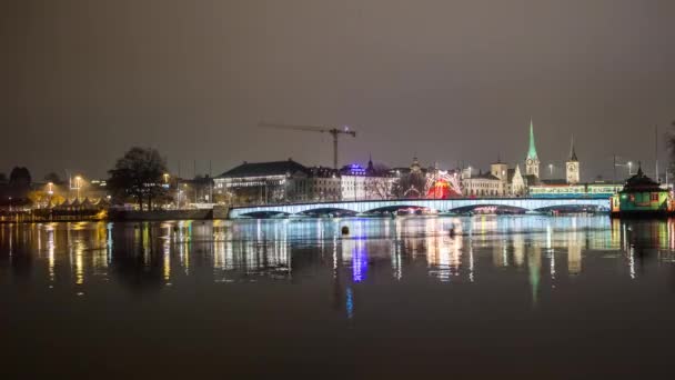 Río Limmat en el centro de Zurich por la noche — Vídeos de Stock