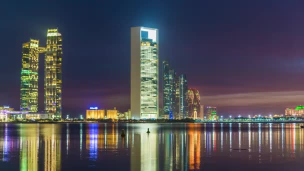 Панорамный вид на город Абу-Даби — стоковое видео