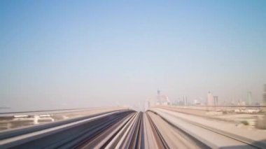  Dubai metro tren yüksek yolculuğu