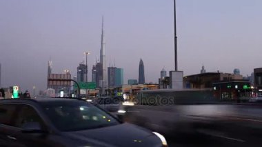 Gece trafik Street Abu Dabi