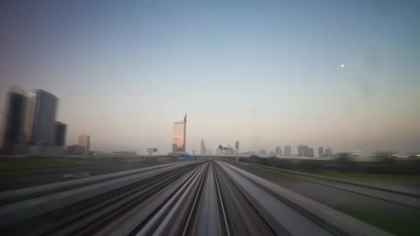 두바이 지하철 기차 높은 타고 — 비디오