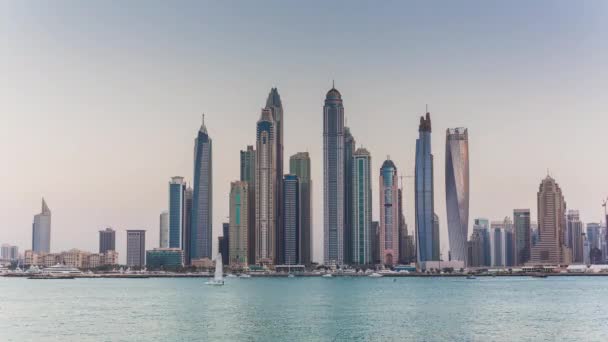 Día soleado dubai ciudad panorama — Vídeos de Stock