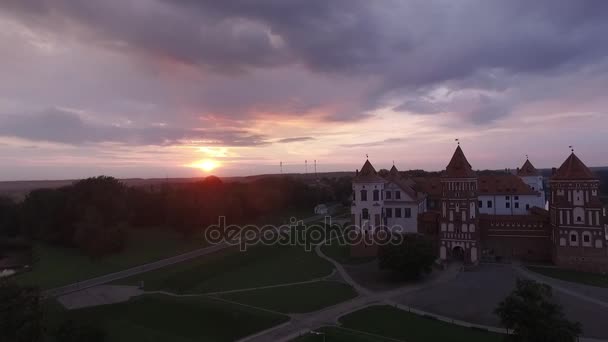 Famoso complejo castillo Mirsky — Vídeo de stock