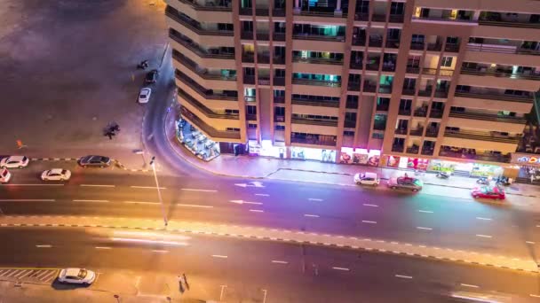 Circulation nocturne sur la rue d'Abu Dhabi — Video