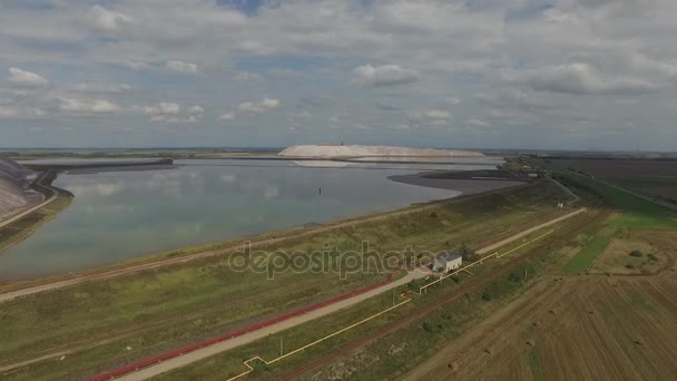 Sal montaña fábrica de trabajo — Vídeo de stock