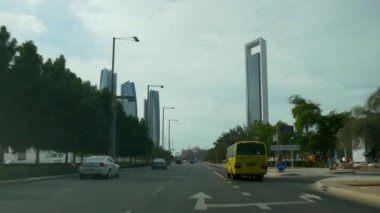 Abu Dabi Caddesi'ndeki trafik