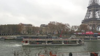 Gündüz, Eyfel Kulesi