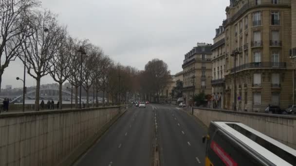 Paris dagtid trafik — Stockvideo