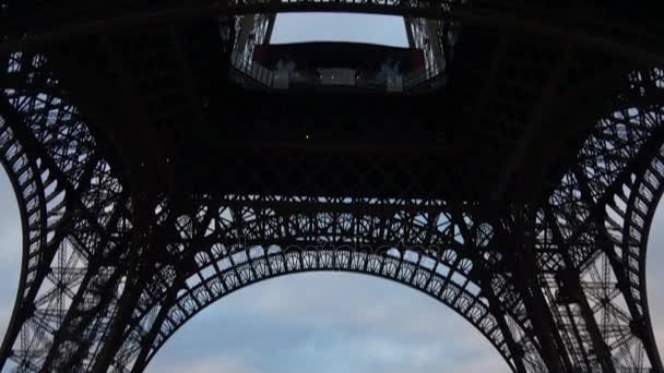 Hermosa torre Eiffel — Vídeo de stock