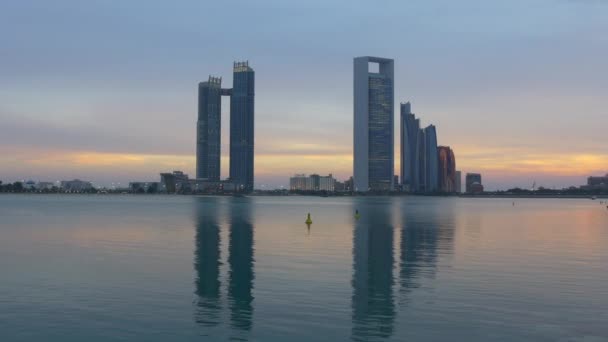 Vista panoramica sulla città di Abu Dhabi — Video Stock