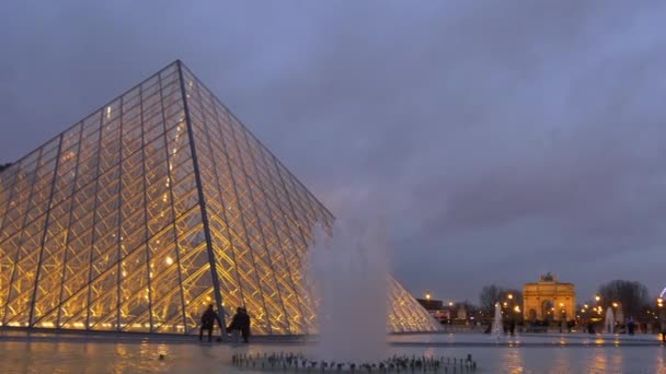 Museu do Louvre em Paris — Vídeo de Stock