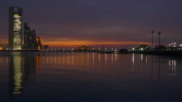 Panoramisch uitzicht stad Abu Dhabi — Stockvideo