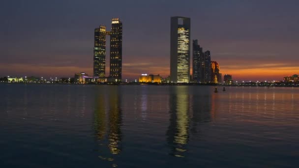Vista panorámica de la ciudad de Abu Dhabi — Vídeo de stock