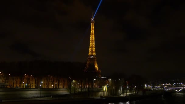 Eiffel Tower at night — Stock Video