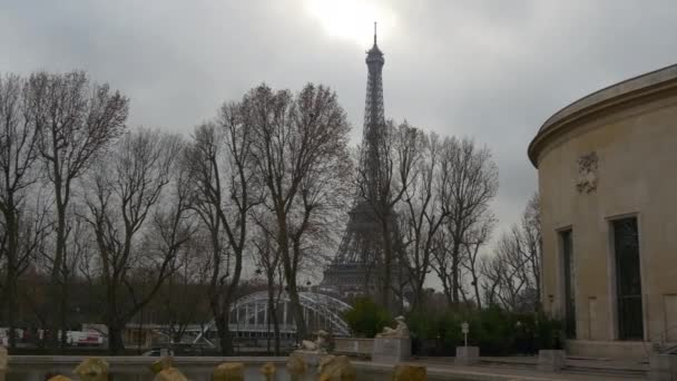 Menara Eiffel di siang hari — Stok Video