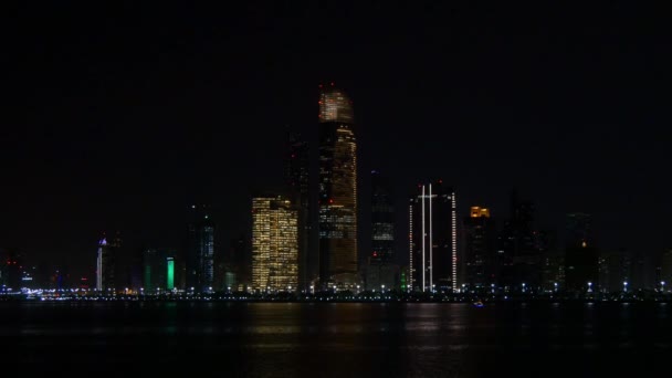 Panoramisch uitzicht stad Abu Dhabi — Stockvideo