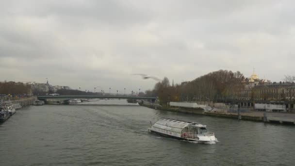 Seine River in Paris — Stock Video