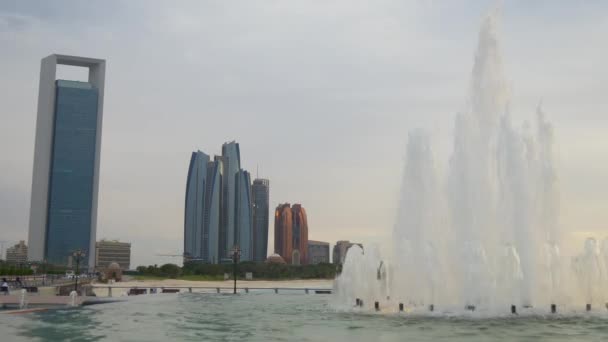 Абу-Дабі Панорама бухти фонтан — стокове відео