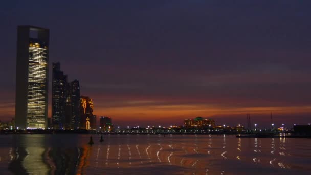 Vista panorámica de la ciudad de Abu Dhabi — Vídeos de Stock