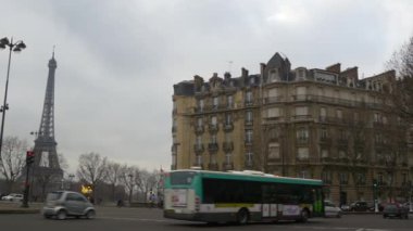 Gündüz, Eyfel Kulesi