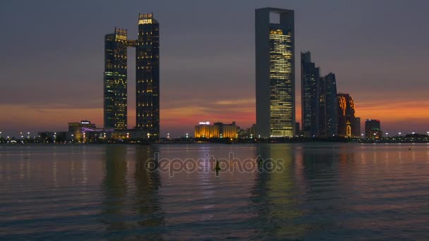 Vista panorámica de la ciudad de Abu Dhabi — Vídeo de stock