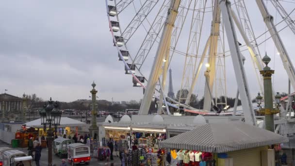 Ferris wheel on Concorde square — Stock Video