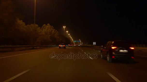 Trafic nocturne de la baie de la marina de Dubai — Video