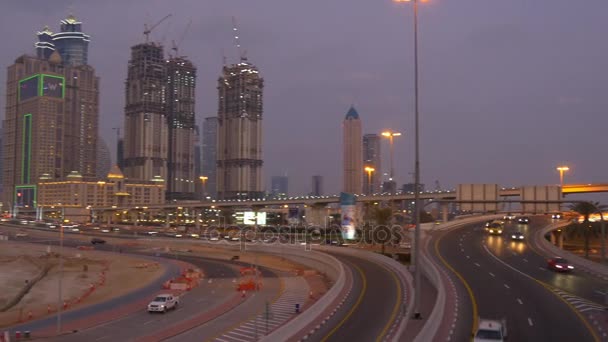 Noční provoz panorama Dubaje — Stock video