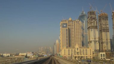  Dubai metro tren yüksek yolculuğu