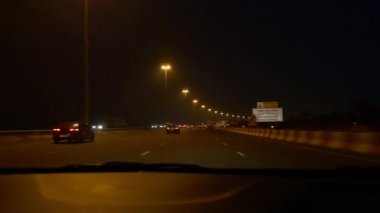 Dubai marina Bay gece trafik