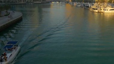 Dubai Yat Limanı binalar panorama